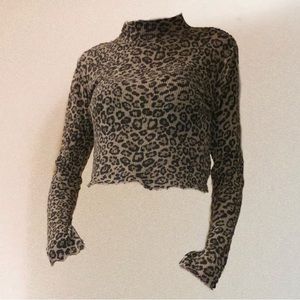 🐆 Cropped Cheetah Print Turtleneck Urban Outfitters